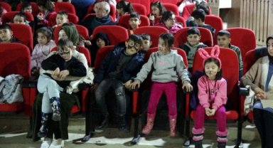 Van'da depremzede çocuklar için sinema etkinliği