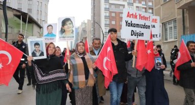 Van'da evlat nöbetindeki anneden kızına: Gel teslim ol, devlet size kucak açtı