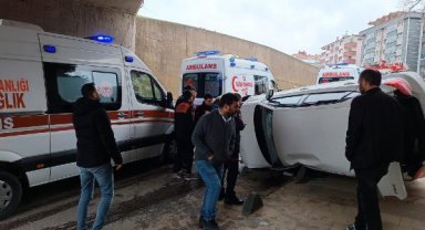 Viyadükten alt yola düşen otomobilin sürücüsü yaralandı