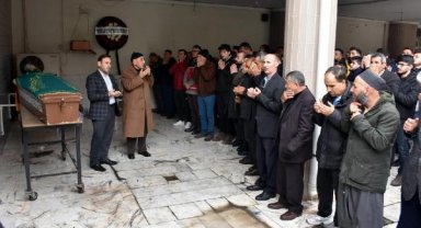 Yaralıya müdahale ederken otomobil çarpan sağlıkçı, son yolculuğuna uğurlandı