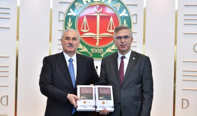 Yargıtay Başkanı Akarca, 'Hukuk Rehberi'nin tanıtımına katıldı