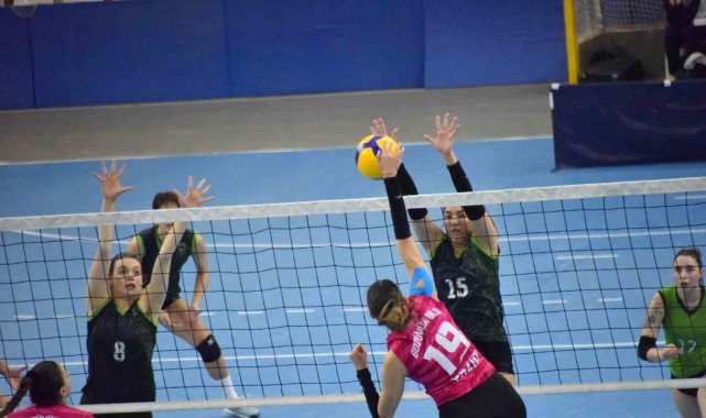 Yarı Finalde Bozüyük Belediyesi Eğitim Spor Mehmet Erdem Marmara Akademi'yi 3-2 yendi