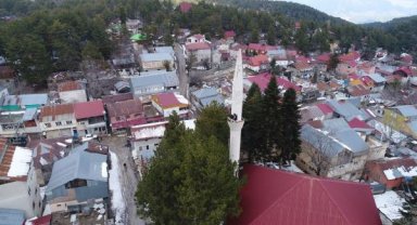 Yaylada, depremde hasar gören cami minaresi yıkıldı