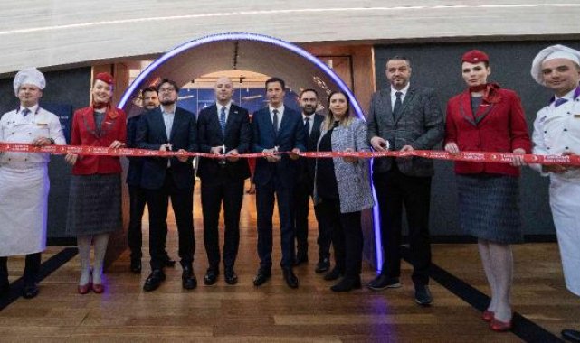 Yıldız futbolcuların Şampiyonlar Ligi finallerinde giydiği formalar sergilendi