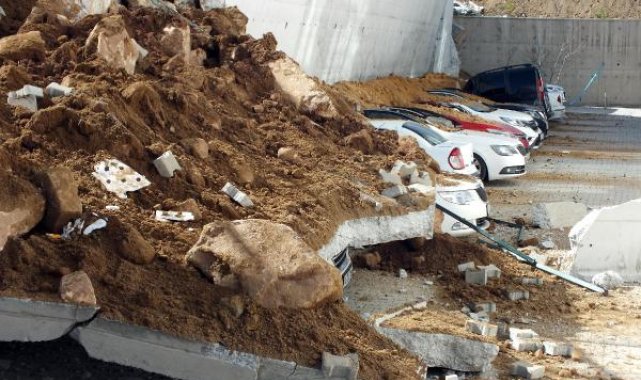 Yozgat'ta 11 aracın istinat duvarı altında kalmasına soruşturma