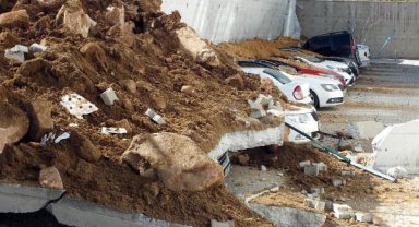 Yozgat'ta 11 aracın istinat duvarı altında kalmasına soruşturma