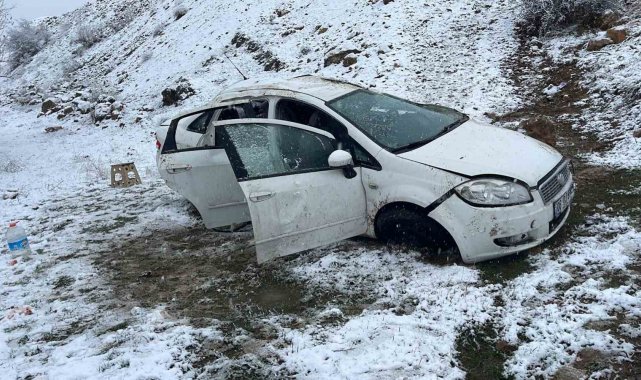 Yozgat'ta otomobil şarampole yuvarlandı: 5 yaralı