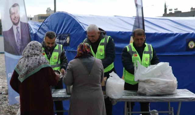 Yüreğir Belediyesinden Adıyaman'da iftar yemeği