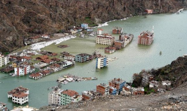 Yusufeli Barajı'nda su seviyesi 91 metre; binaların bir bölümü görünmez oldu