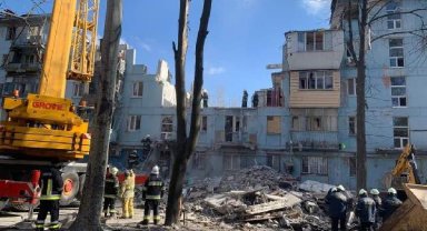 Zaporijya'da roketin isabet ettiği apartmanda can kaybı 13'e yükseldi