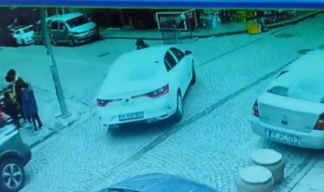 Zeytinburnu'nda otomobilin altından kalan kadını çevredekiler kurtardı