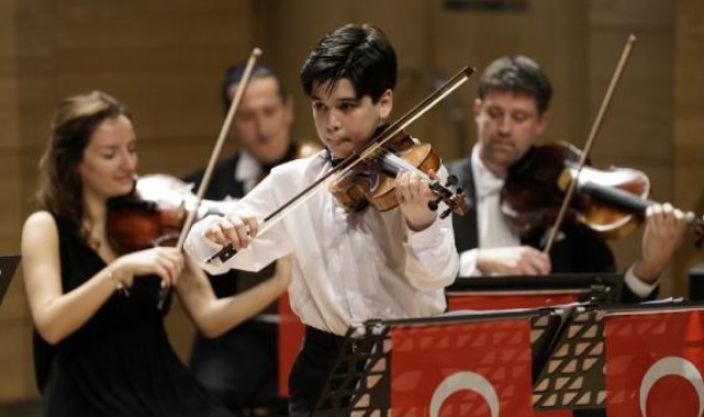 12 yaşındaki şef Atahan Dinç, CSO'yu yönetti
