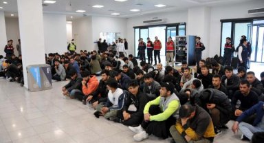 138 kaçak göçmen sınır dışı edildi