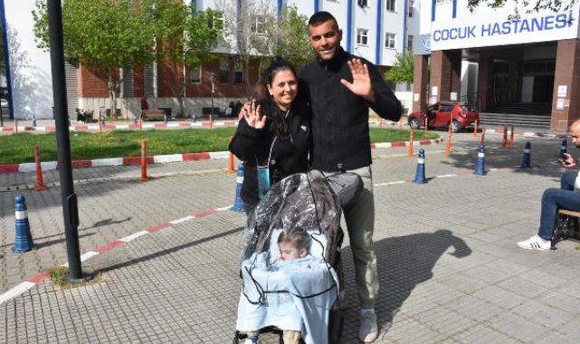 2 yaşında 10'uncu ameliyatını olan Özalp'in ailesinin çifte bayramı