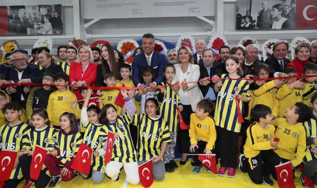 24'üncü spor salonunu İzmit'te açtı