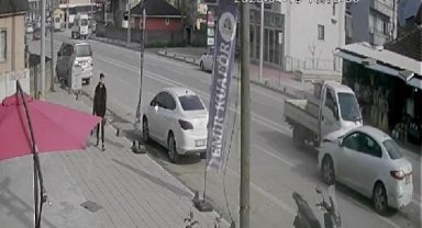 3.13 promil alkollü sürücü otomobiliyle 2 araca çarptı