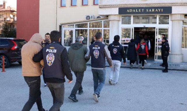 'Gıda yardımı' yalanıyla 13 milyon lira dolandıran suç örgütü şüphelileri adliyede