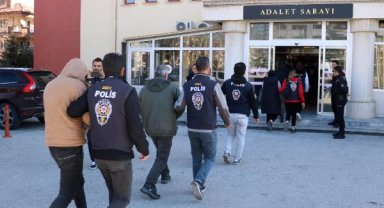 'Gıda yardımı' yalanıyla 13 milyon lira dolandıran suç örgütü şüphelileri adliyede