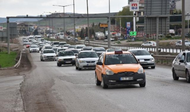 'Kilit kavşak' Kırıkkale'de bayram yoğunluğu