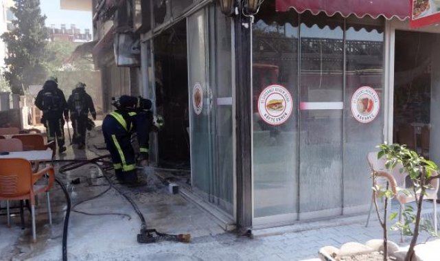 4 ay önce açtığı dükkanı yandı, kızı gözyaşlarına boğuldu