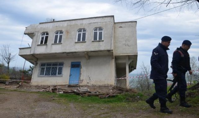 4 yıl önceki heyelanda boşaltılan ev, bu kez yan yattı