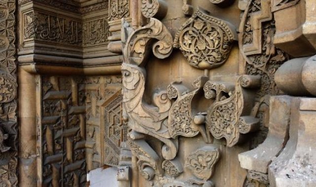 794 yıllık şaheserde 'üç boyutlu motif' işçiliği
