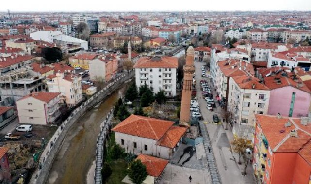 800 yıllık eğri minarede depremler sonrası kayma yok