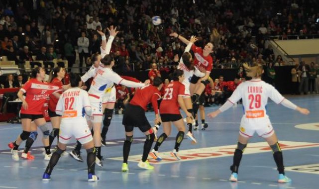 A Milli Kadın Hentbol Takımı, Sırbistan'a 33-24 mağlup oldu