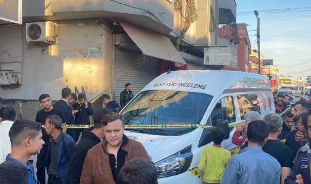 Adana'da sokakta otururken silahlı saldırıya uğrayan baba- oğul, öldü