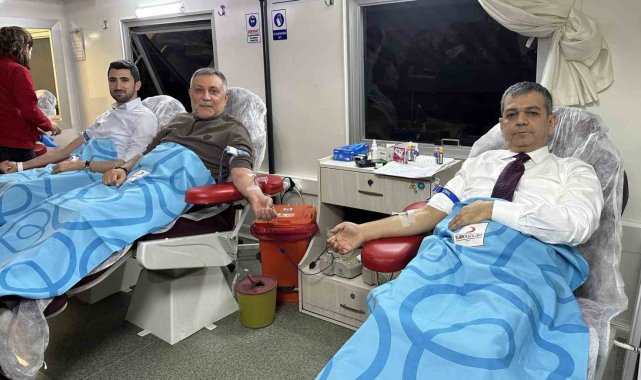 Adaylıkları belli olan milletvekillerinden Kızılay'a "kan" desteği