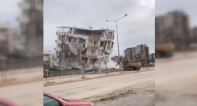 Adıyaman'da ağır hasarlı bina yıkım sırasında çöktü