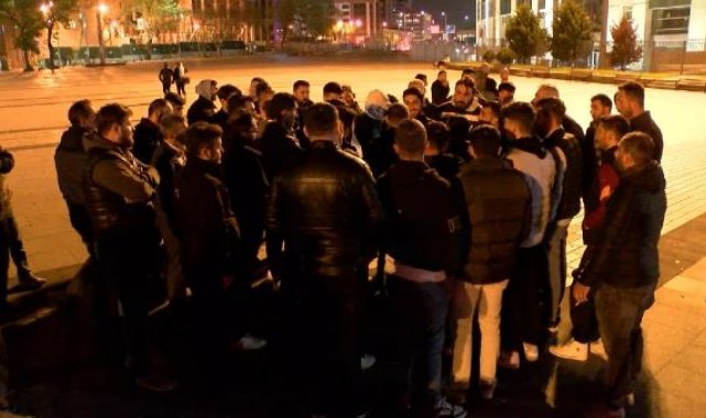 Adliye önünde toplanan online uygulamanın bayilerinden konkordato tepkisi