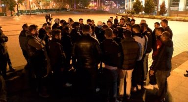 Adliye önünde toplanan online uygulamanın bayilerinden konkordato tepkisi