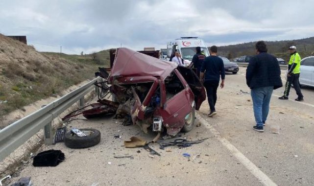 Afyonkarahisar'da otomobiller çarpıştı; 1 ölü, 7 yaralı