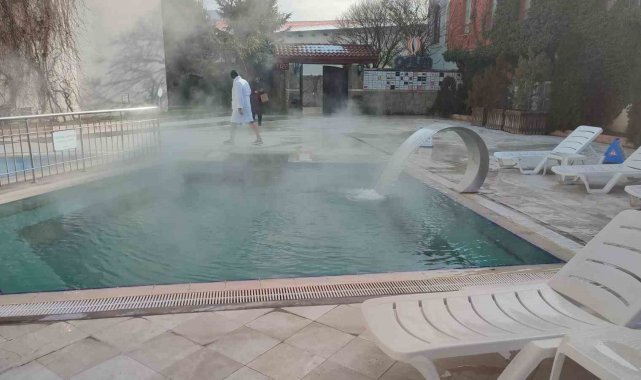 Afyonkarahisar'daki termallerde tatil yoğunluğu