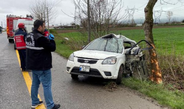 Ağaca çarpan otomobilin sürücüsü öldü