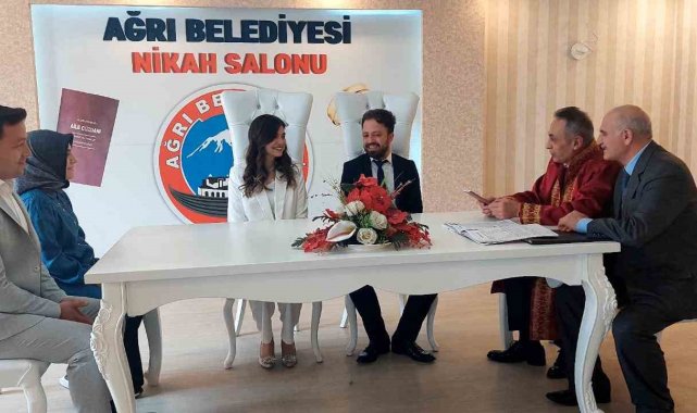 Ağrı Belediye Başkanı Karadoğan, ilk defa nikah kıydı