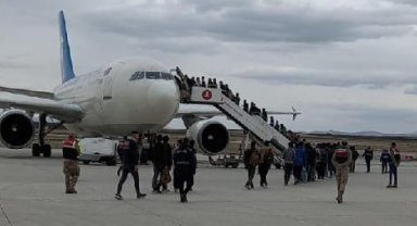 Ağrı'da 227 Afgan göçmen, uçakla ülkelerine gönderildi