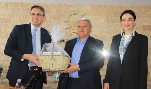 AK Parti Genel Başkan Yardımcısı Demiröz: Türkiye'yi tökezletmeye çalışanlar tarihten beri aynı kişilerdir
