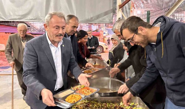 AK Partili Şahin Tin, Acıpayamlılarla iftar sofrasında buluştu.