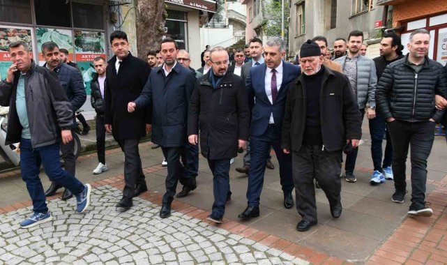 AK Partili Turan, bayram namazını Lapseki'de kıldı