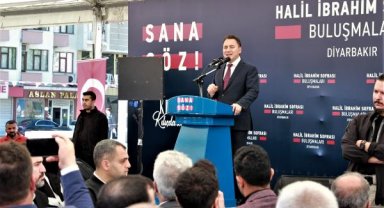 Ali Babacan, bayram namazını Diyarbakır'da kıldı