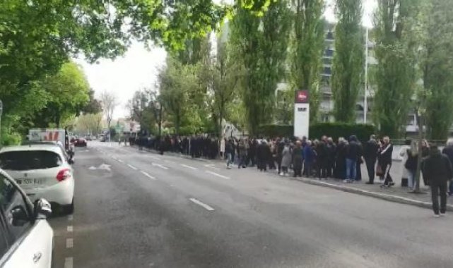 Almanya'dan sonra en çok Türk seçmenin bulunduğu Fransa'da oy verme işlemi devam ediyor