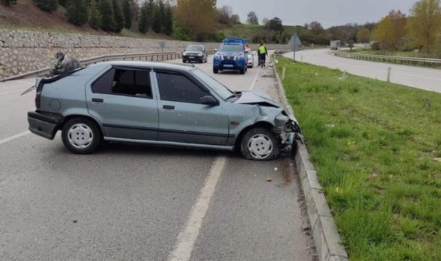 Amasya'da otomobil bariyerlere çaptı: 2 yaralı