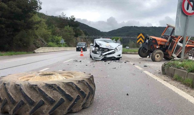 Amasya'da traktör ile otomobil çarpıştı, 3 yaralı