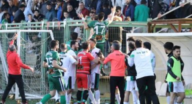 Amatör lig maçında taraftarlar arasında bıçaklı kavga: 2 yaralı