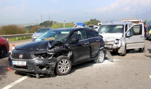 Anadolu Otoyolu'nda 5 aracın karıştığı zincirleme kaza: 6 yaralı