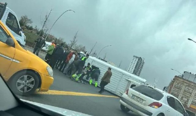 Ankara'da işçilerin taşındığı servis minibüsü ile otomobil ve kamyonet çarpıştı: 6 yaralı