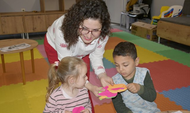 Anne Baba Çocuk Eğitim Merkezi'nde miniklere palyaço sürprizi