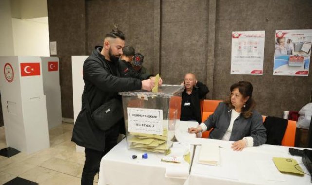 Antalya Havalimanı'nda ilk oylar kullanıldı